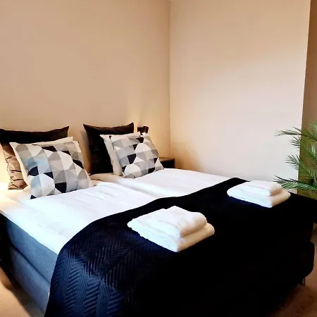 Modern & Spacious 3-bedroom, Central, Parking Apartment