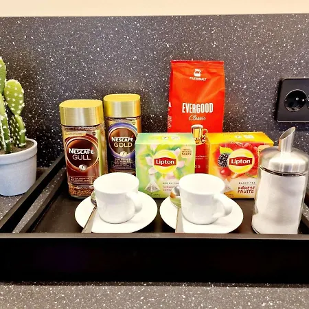 Modern & Spacious 3-bedroom, Central, Parking Apartment *