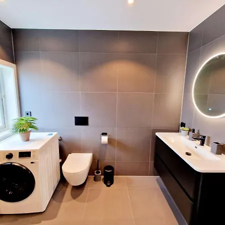 Modern & Spacious 3-bedroom, Central, Parking