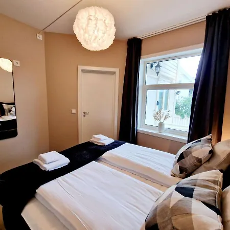 Apartment Modern & Spacious 3-bedroom, Central, Parking