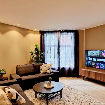 Modern & Spacious 3-bedroom, Central, Parking Apartment